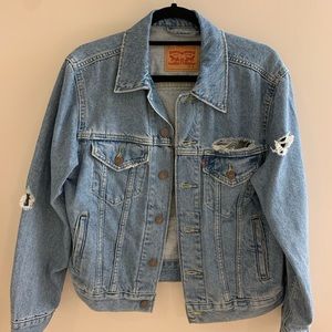Unworn Levi’s Denim Jacket
